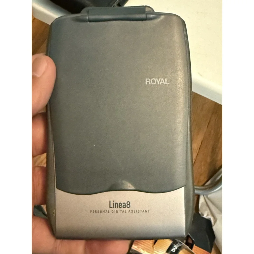 Royal‎ Linea 8 Personal Digital Assistant  ( Bad Screen) Parts Or Fixing